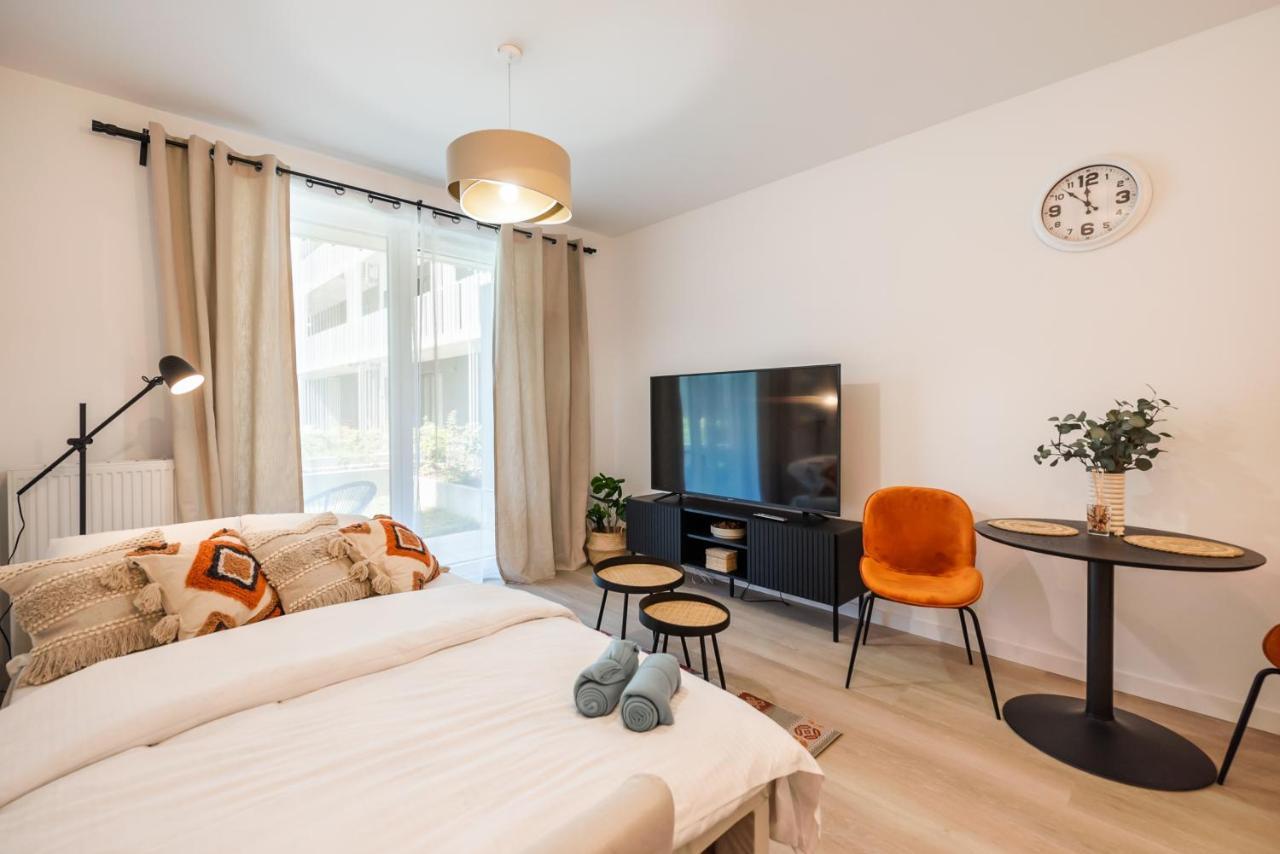 Wola Cosy White Apartment Varsó Kültér fotó