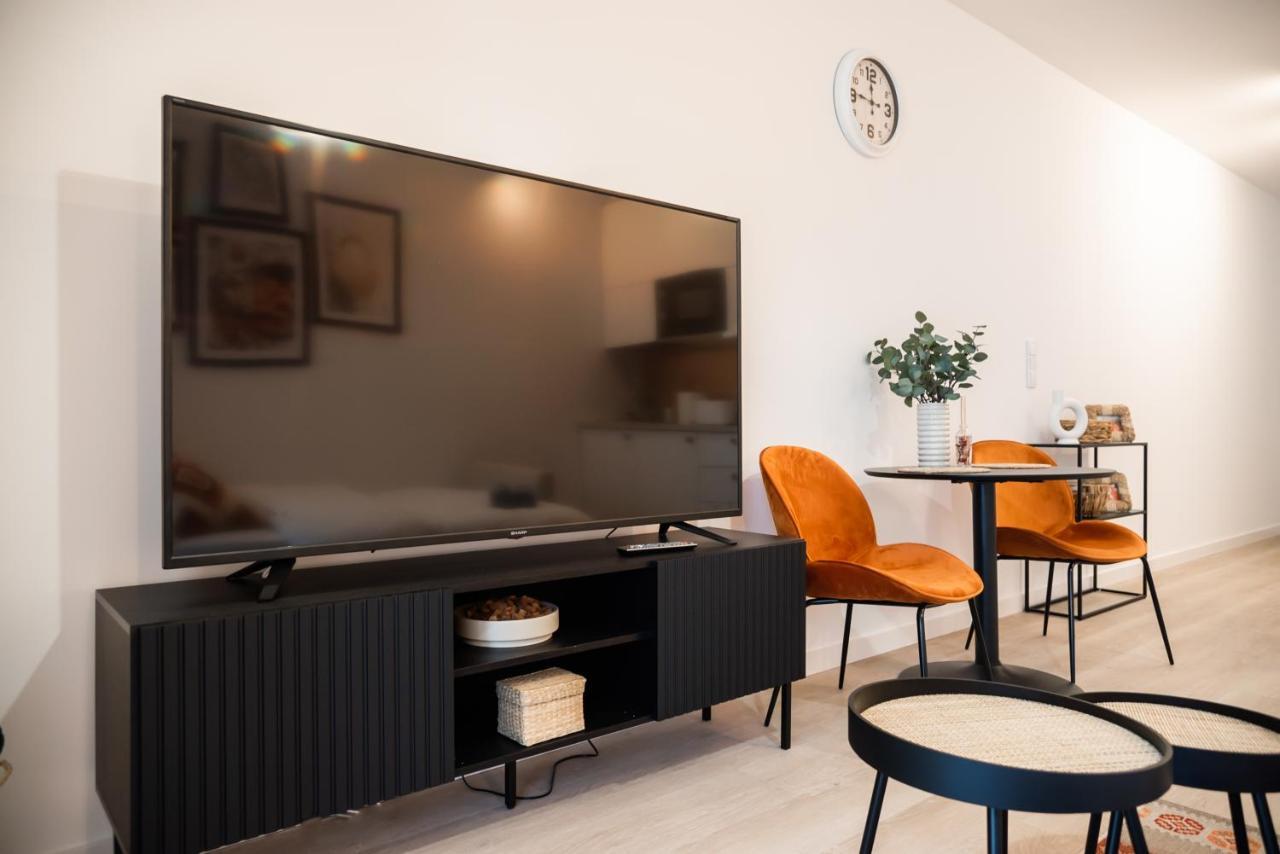 Wola Cosy White Apartment Varsó Kültér fotó